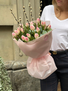Весенний флирт - букет из 20 тюльпанов